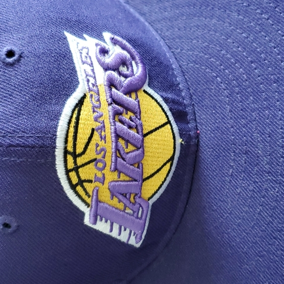 Los Angeles Lakers Hat - Picture 2 of 7